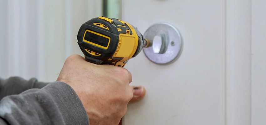 Street Locksmith For Smart Lock Repair in North Chicago, IL